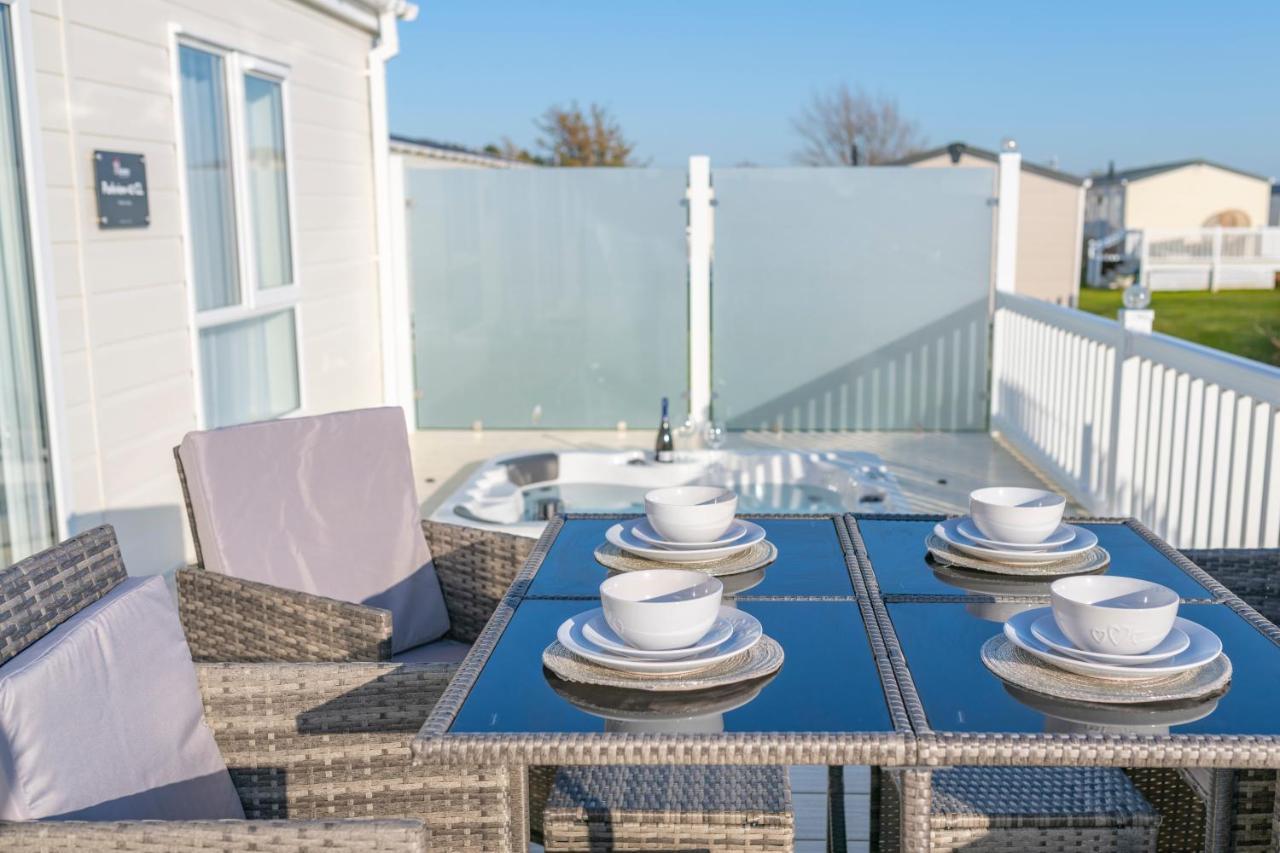 Marine Holiday Park Rhyl Bagian luar foto